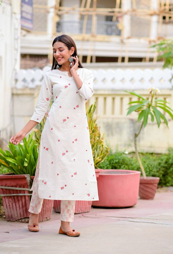 Styling Tips Tips For Wearing Kurti And Jeans For Women - Amar Ujala Hindi  News Live - Styling Tips:जींस-कुर्ती पहनकर दिखाना है स्टाइल तो इसे पहनते  समय रखें इन बातों का ध्यान