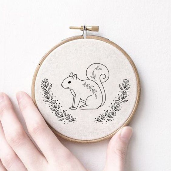 animal embroidery hoop design
